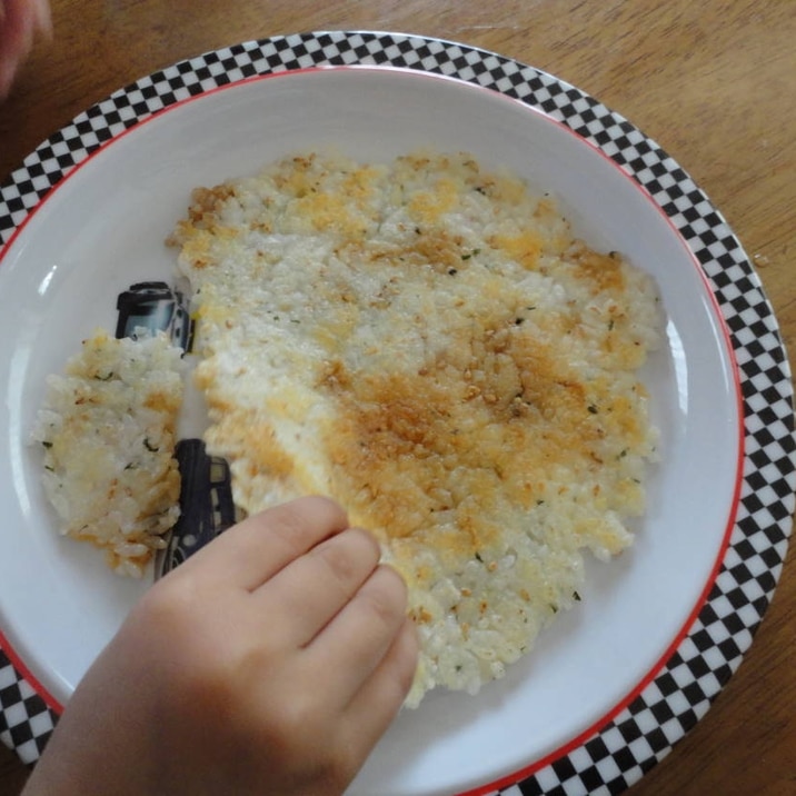 こどものおやつ ぱりぱりチーズ焼きごはん レシピ 作り方 By Alinaアリーナ 楽天レシピ